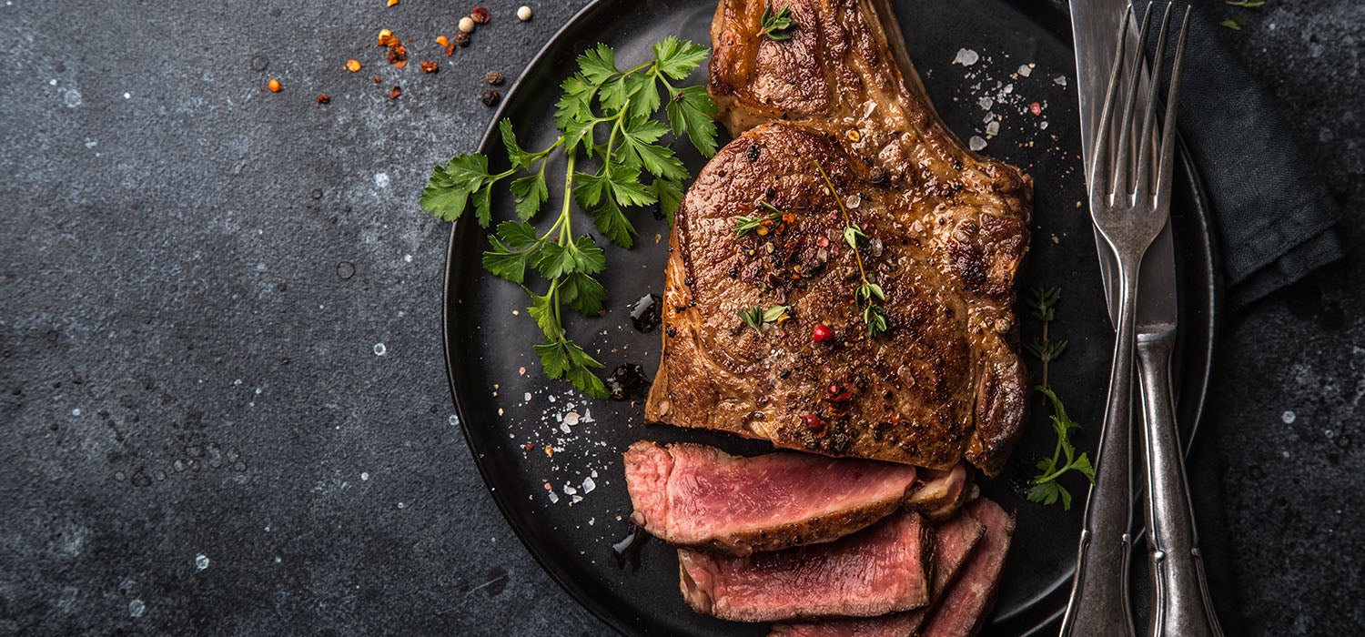 Roastbeef auf Teller angerichtet