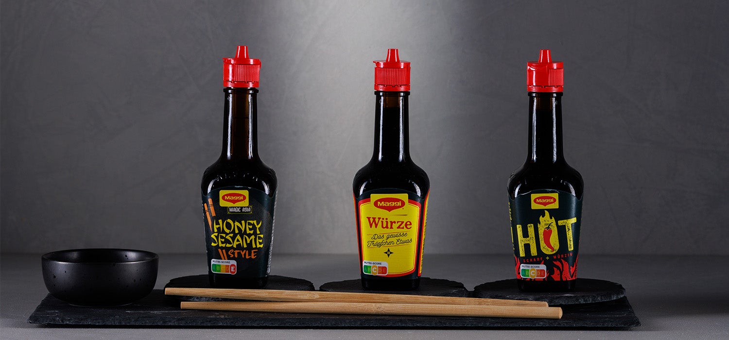 3 Produkte der MAGGI Würze: MAGGI Würze Original, MAGGI Würze Hot und MAGGI Honig Sesam Style Würze