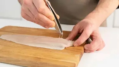 Maggi Kochratgeber frischen Fisch häuten