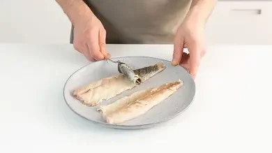 Maggi Kochratgeber gegarten Fisch filetieren