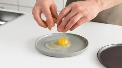 maggi-kochratgeber-frische-von-eiern-testen-step-2
