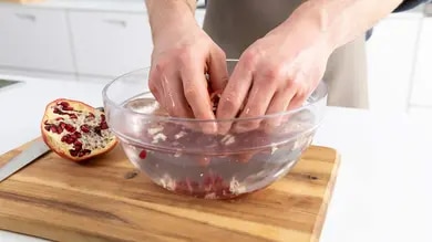 maggi-kochratgeber-granatapfelkerne-entfernen-step-2