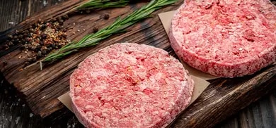Schritte zum Einfrieren von Hackfleisch – gefrorene Burger-Patties