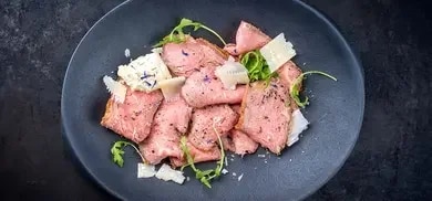 Roastbeef als kalte Platte servieren