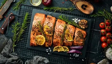 Lachs auf Rost im Ofen gebacken