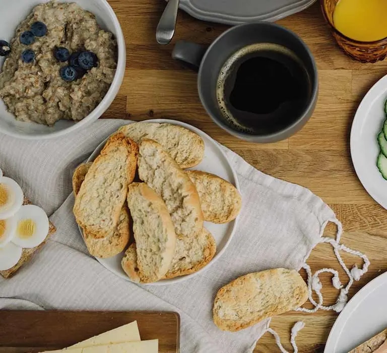 maggi-midsommar-tisch-gedeckt