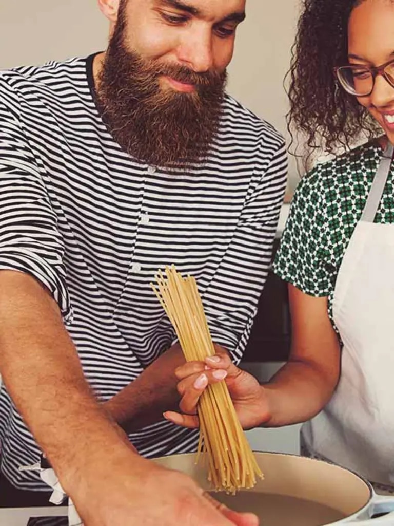 Maggi Kochratgeber Header Freunde kochen
