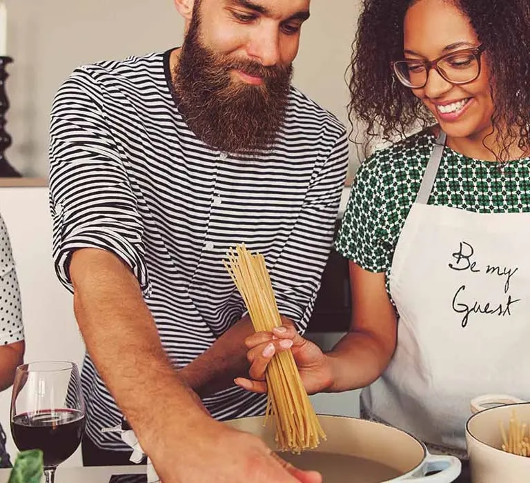 Maggi Kochratgeber Header Freunde kochen