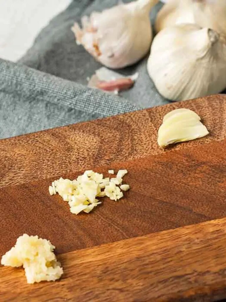 Maggi Header Kochratgeber Knoblauch richtig schneiden