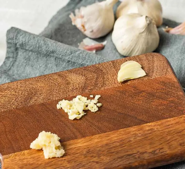Maggi Header Kochratgeber Knoblauch richtig schneiden