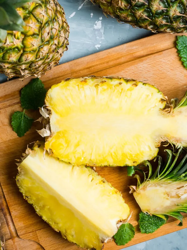 maggi-kochratgeber-header-ananas-schneiden