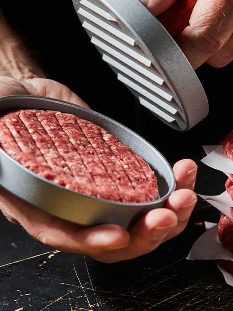 Hackfleisch richtig braten – Formen von Burger-Patties