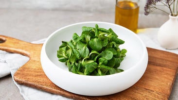 Feldsalat vorbereiten