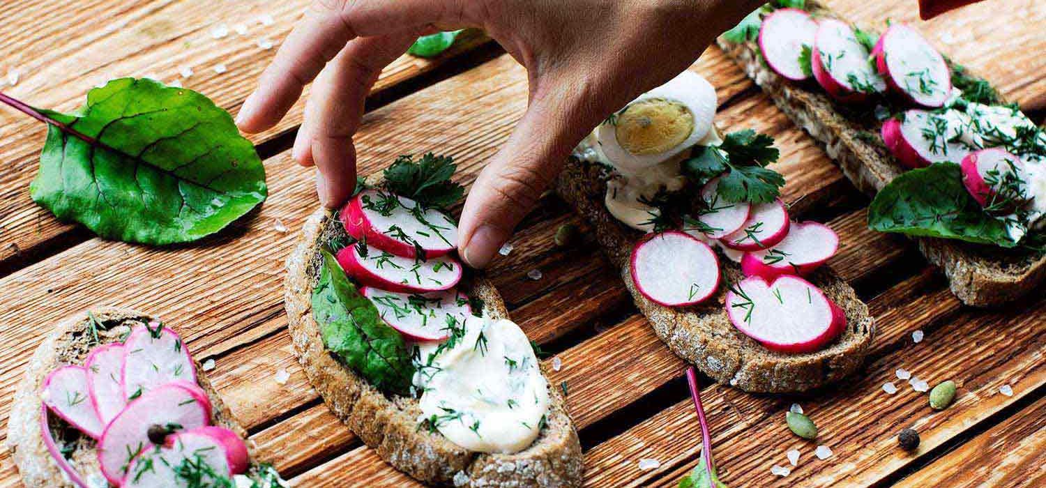 Zubereitung einer leckeren Brotzeit