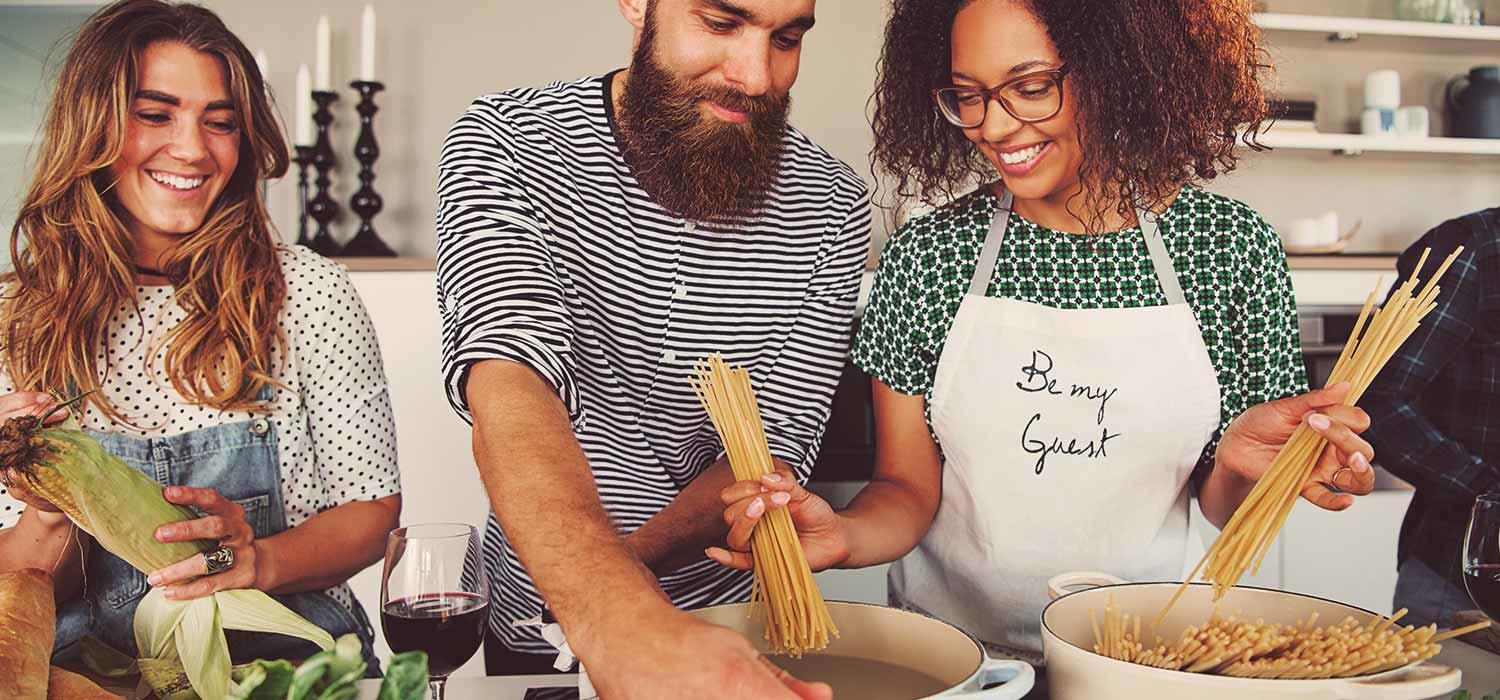 Maggi Kochratgeber Header Freunde kochen