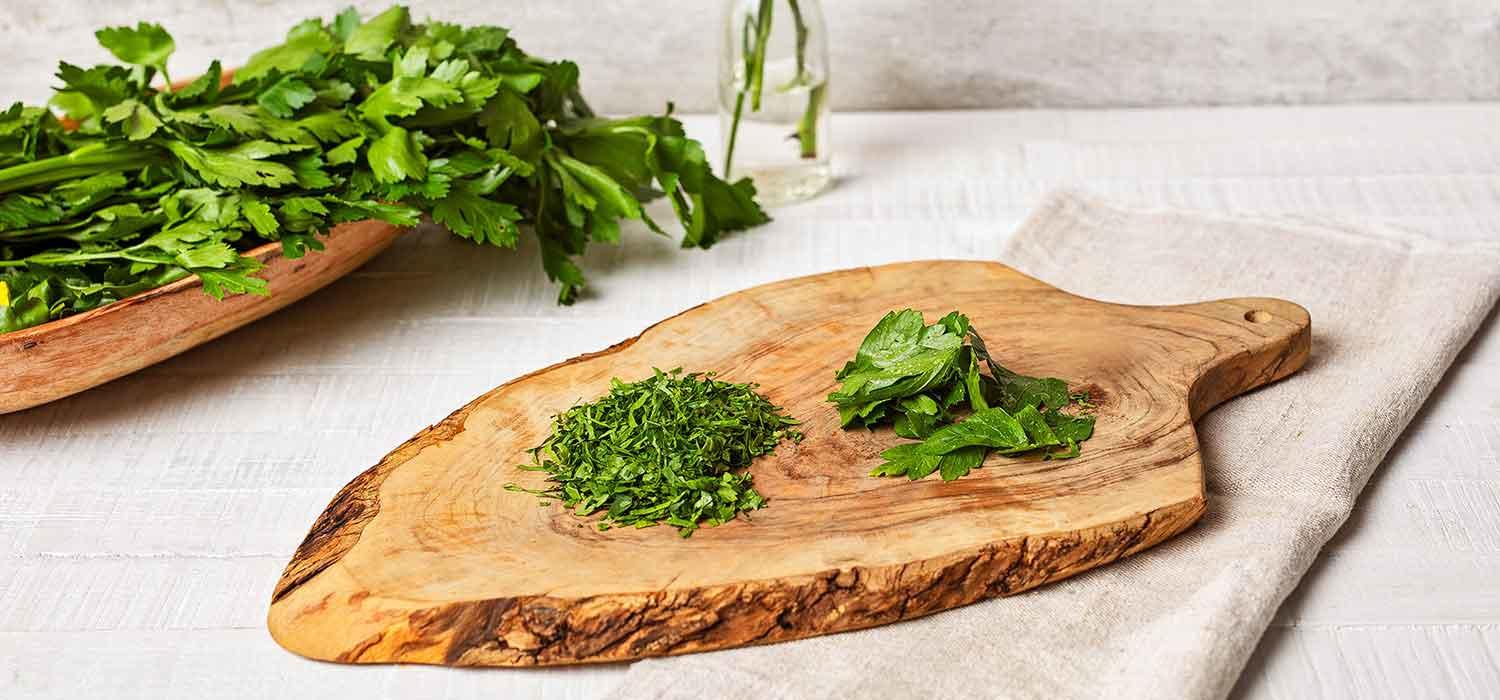 Maggi Header Kochratgeber Kräuter richtig zerkleinern