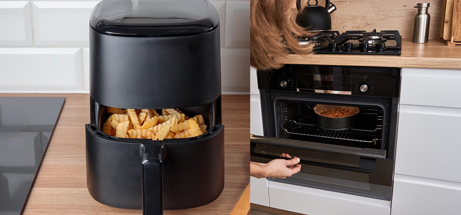 Ein Backofen und ein Airfryer nebeneinander