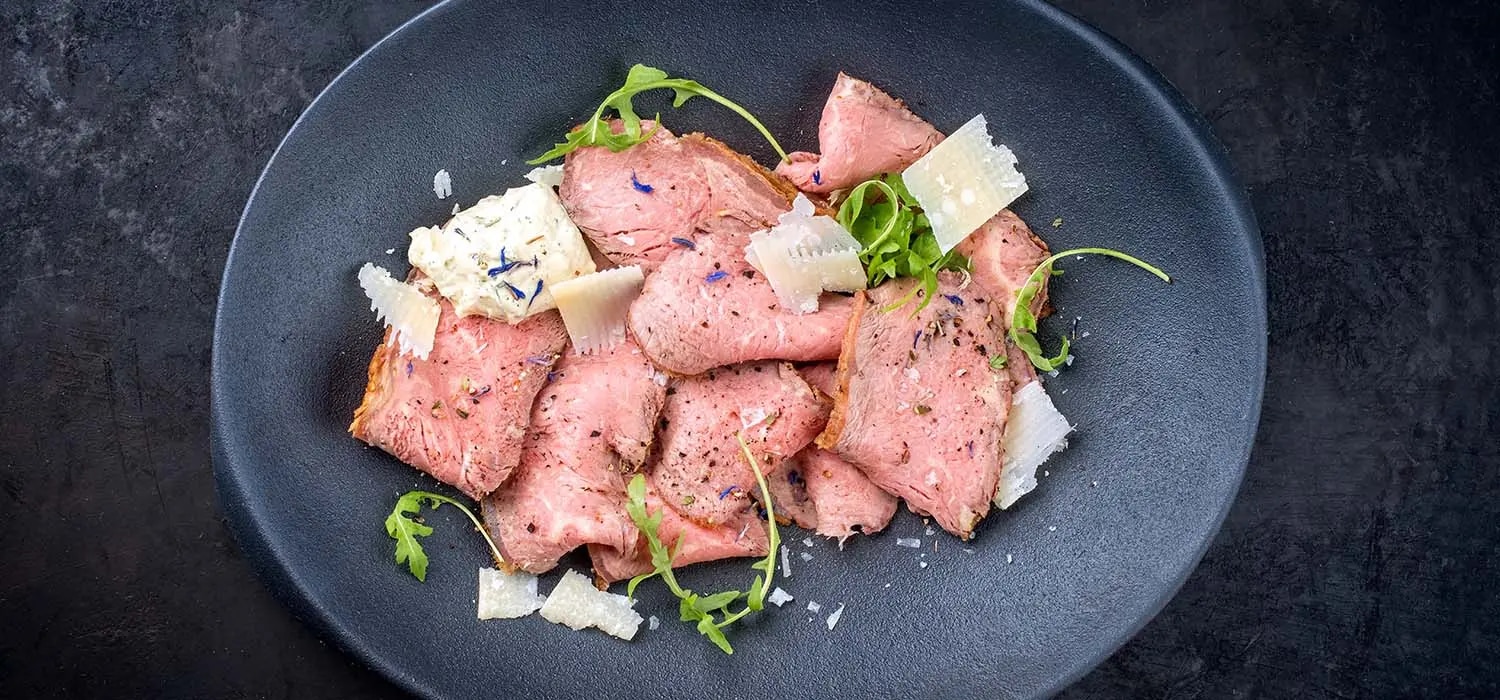 Roastbeef als kalte Platte servieren