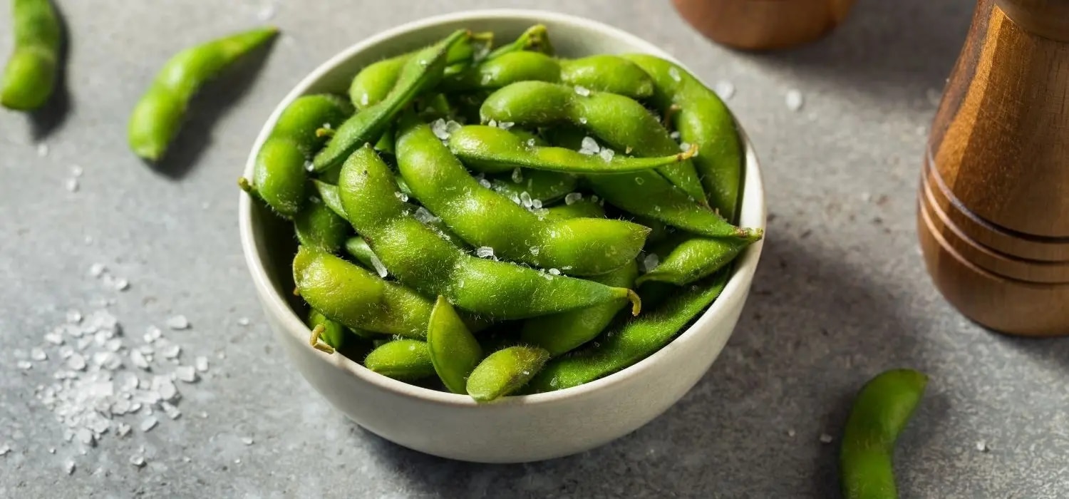 Edamame in einer Schale