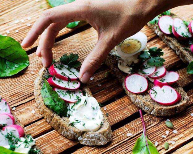 Zubereitung einer leckeren Brotzeit