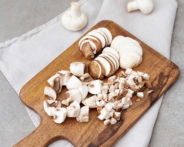 Maggi Kochratgeber frische Pilze putzen