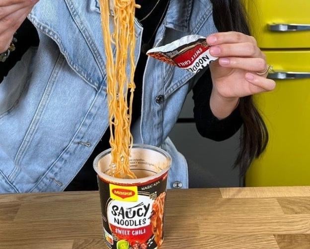 MAGGI Saucy Noodles Falttechnik