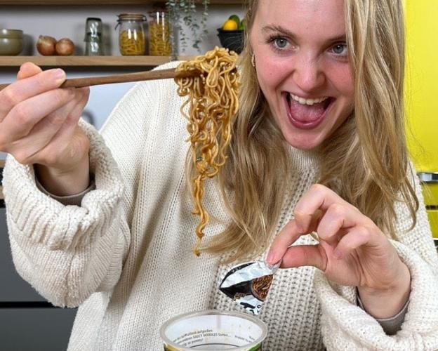 MAGGI Saucy Noodles Falttechnik 2