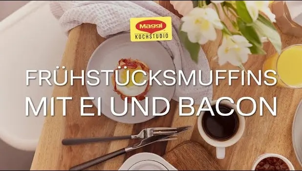 Frühstücksmuffins mit Ei und Bacon