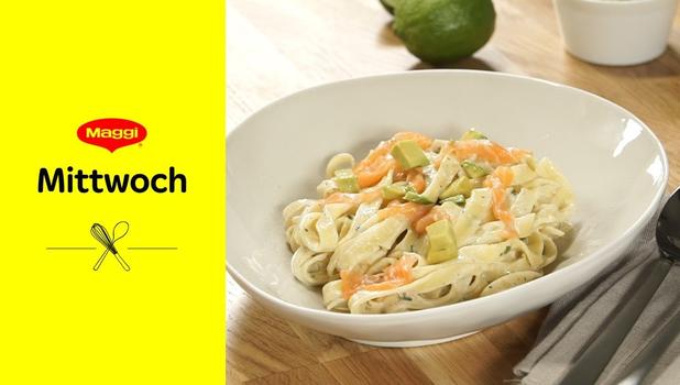 Tagliatelle mit Avocado und Räucherlachs