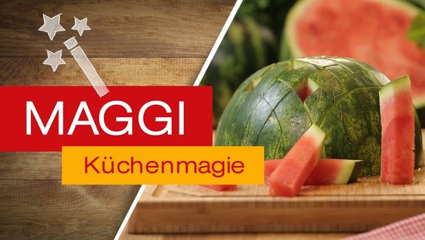 Wassermelone in Stifte schneiden